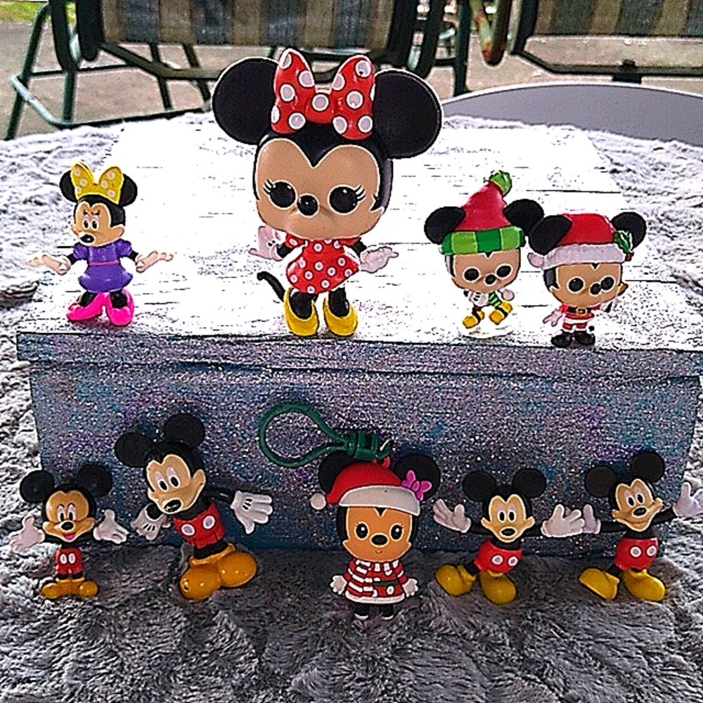 T-284 Set of 9 different Disney Micky &Minnie Mouse figures